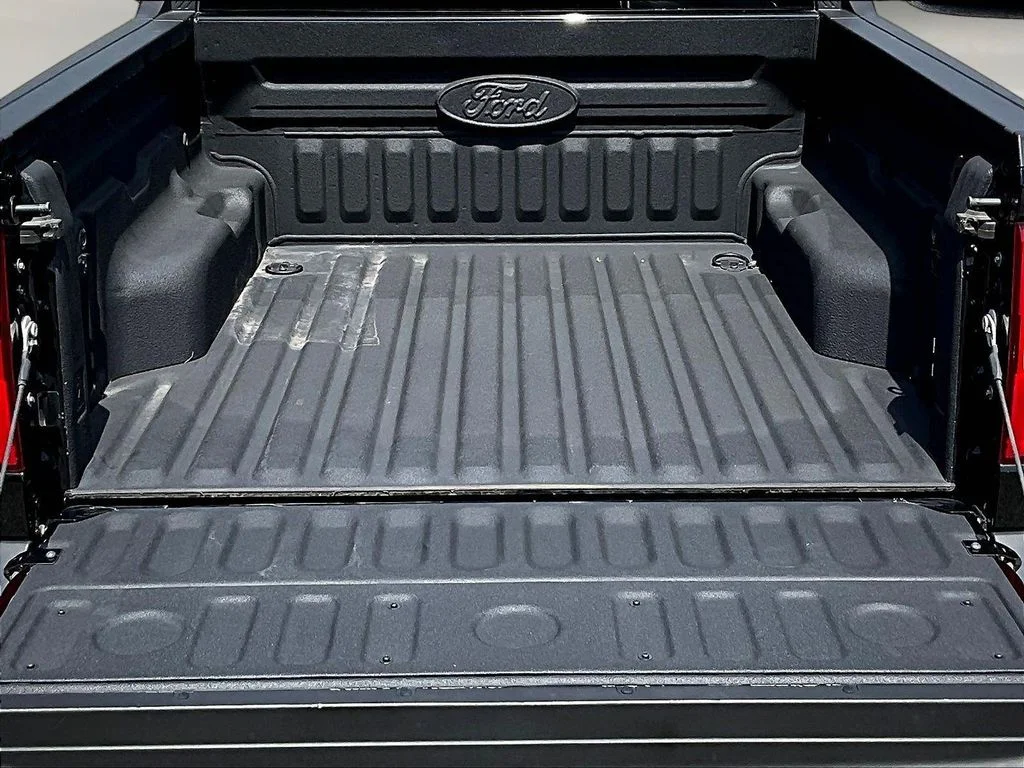 Used 2024 Black Ford XLT image 10