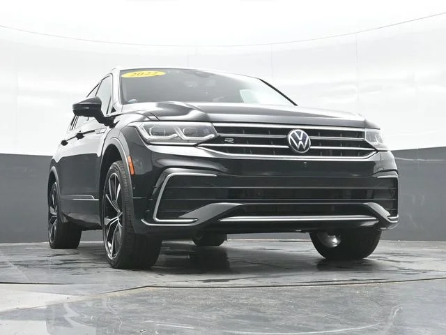 Used 2022 Black Volkswagen 2.0T SEL R-Line image 22