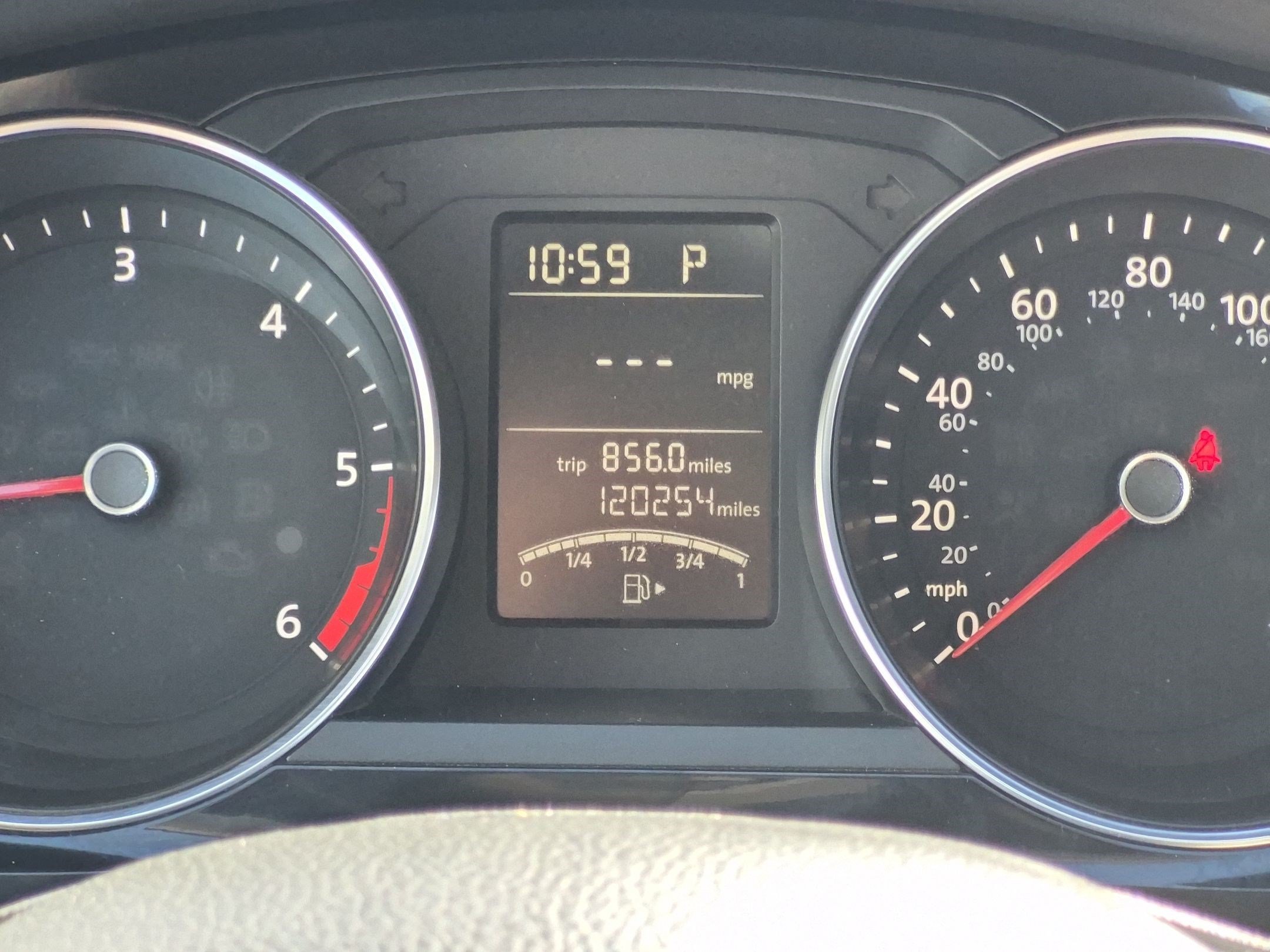 Used 2015 Platinum Gray Metallic Volkswagen 2.0L TDI SE w/Connectivity image 21