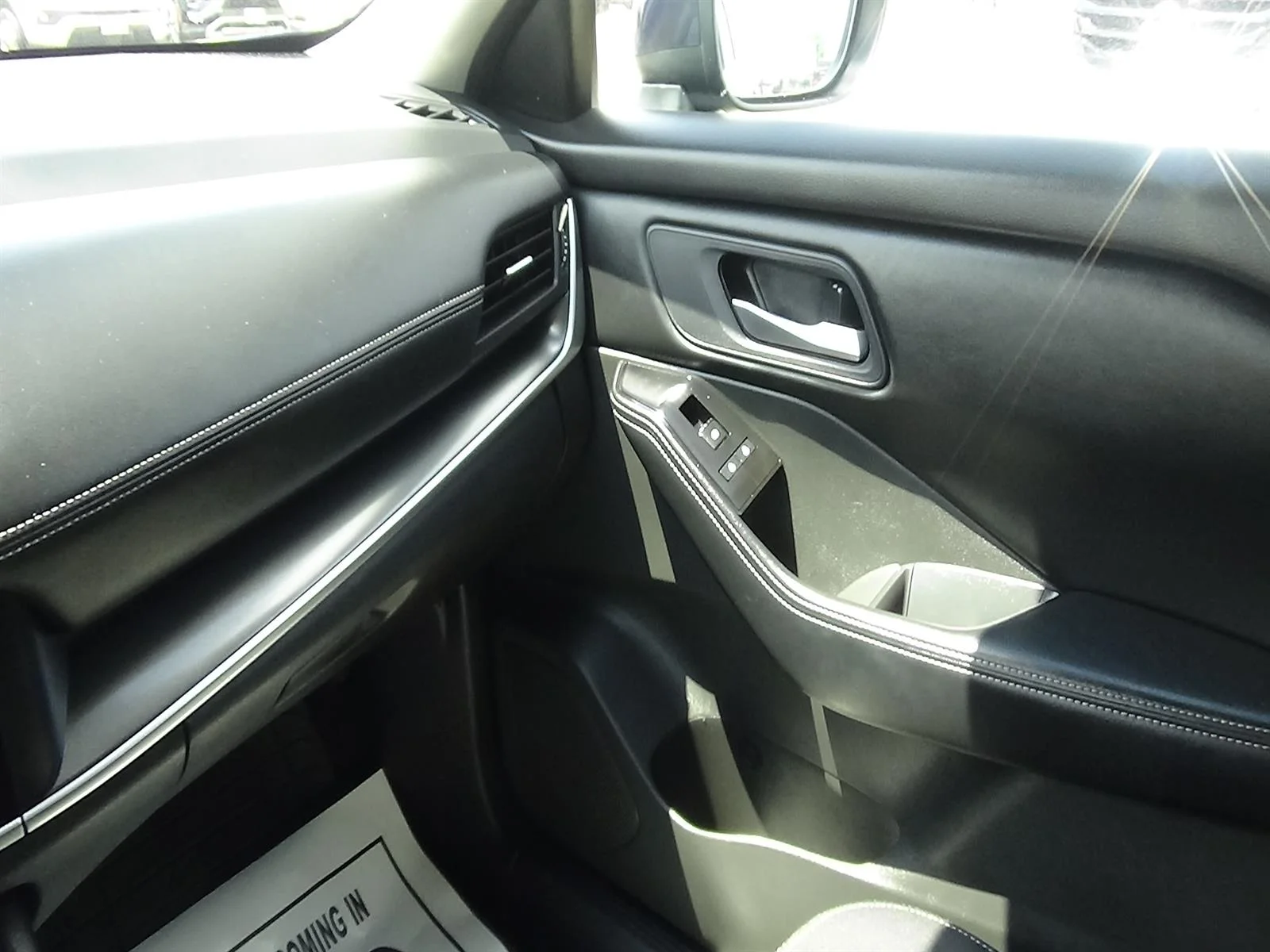 Used 2025 Deep Ocean Blue Pearl (rcj) Nissan SV image 29