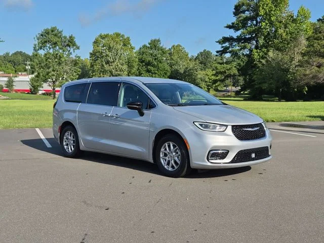 Used 2024 Silver Chrysler Touring L image 15