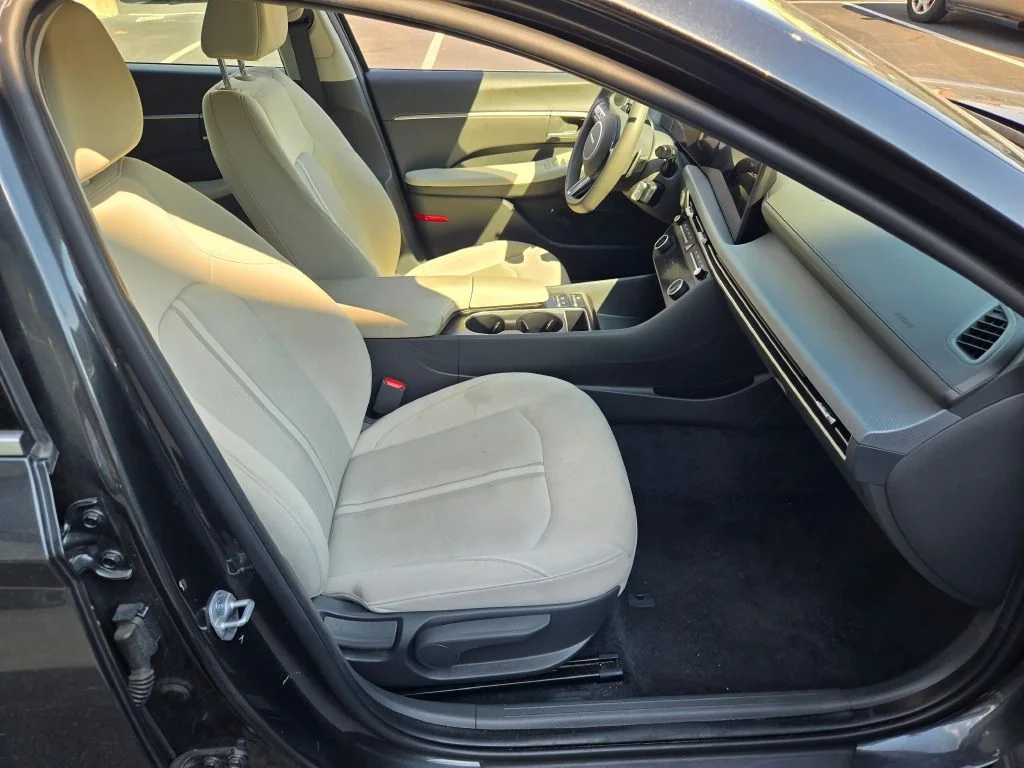 Used 2025 Gray Hyundai SEL image 6
