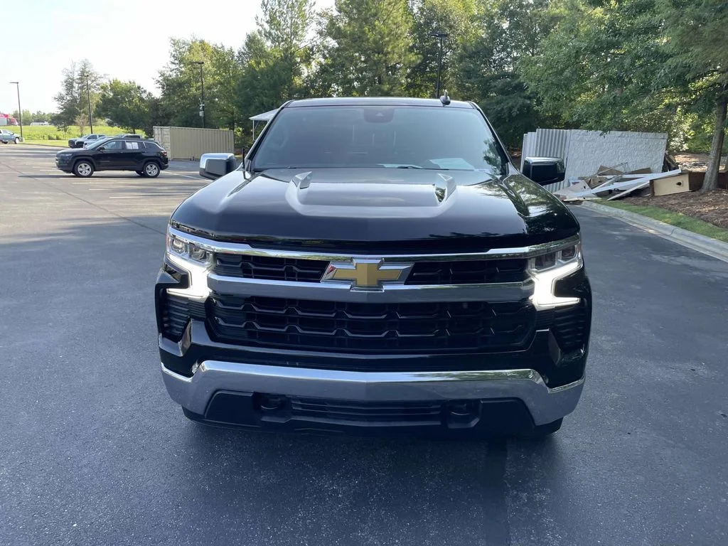 Used 2023 BLACK Chevrolet LT image 2