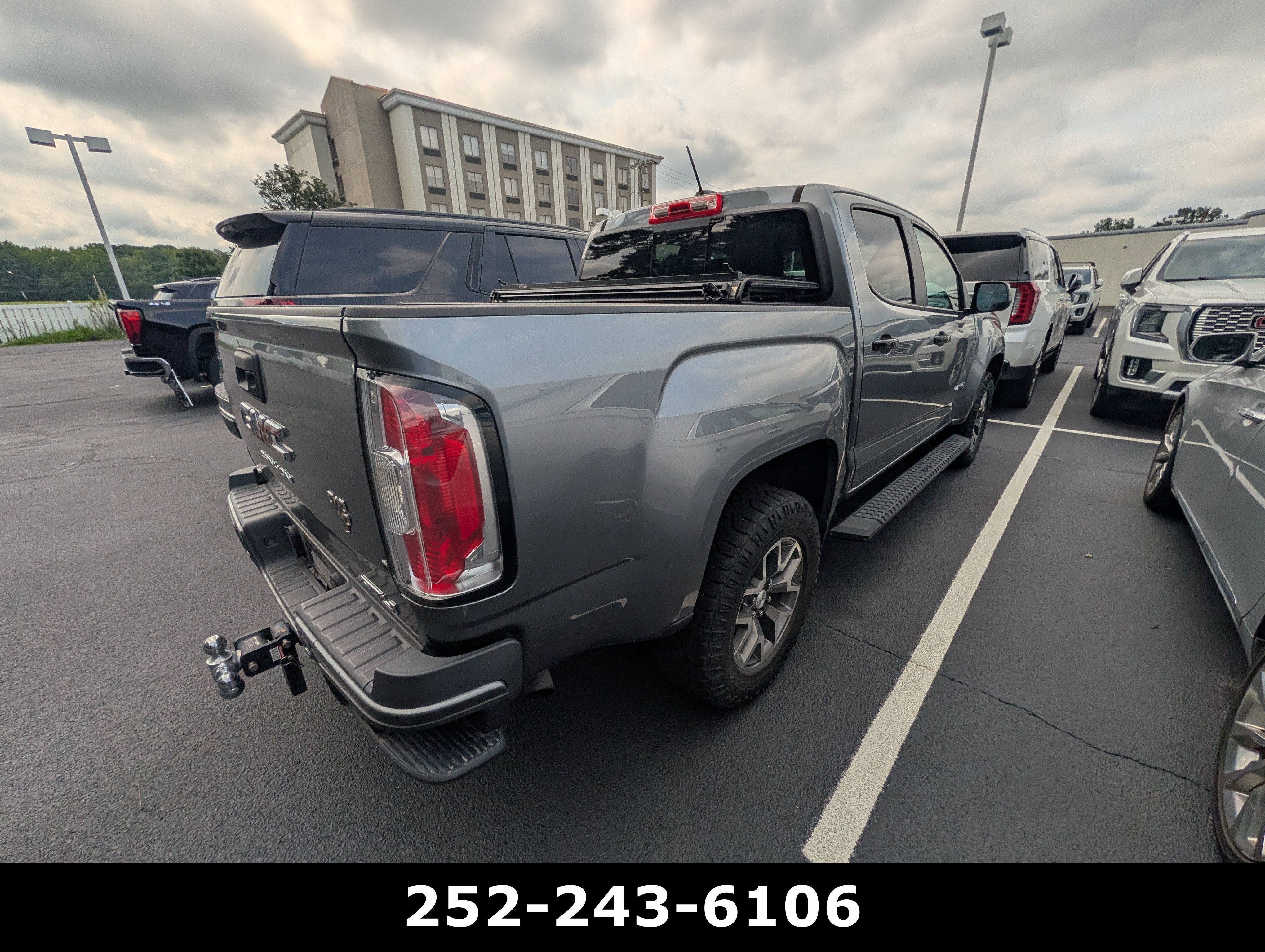 Used 2022 Satin Steel Metallic GMC 4WD AT4 w/Leather image 3