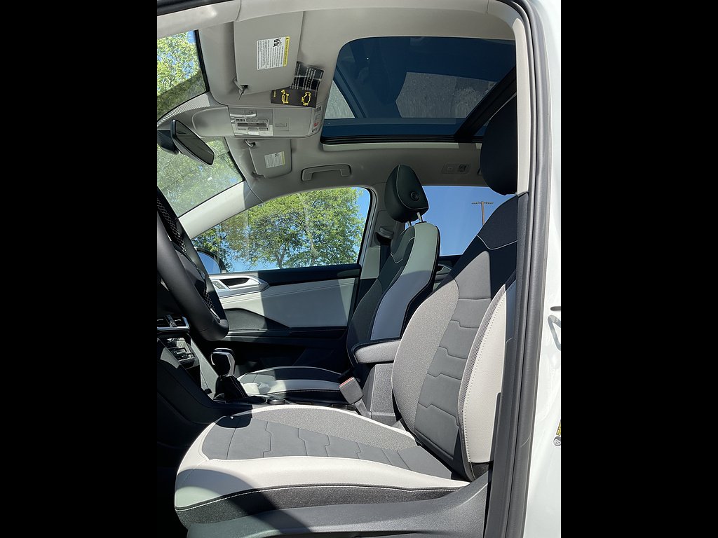 New 2026 Pure White Volkswagen SE 4Motion image 9