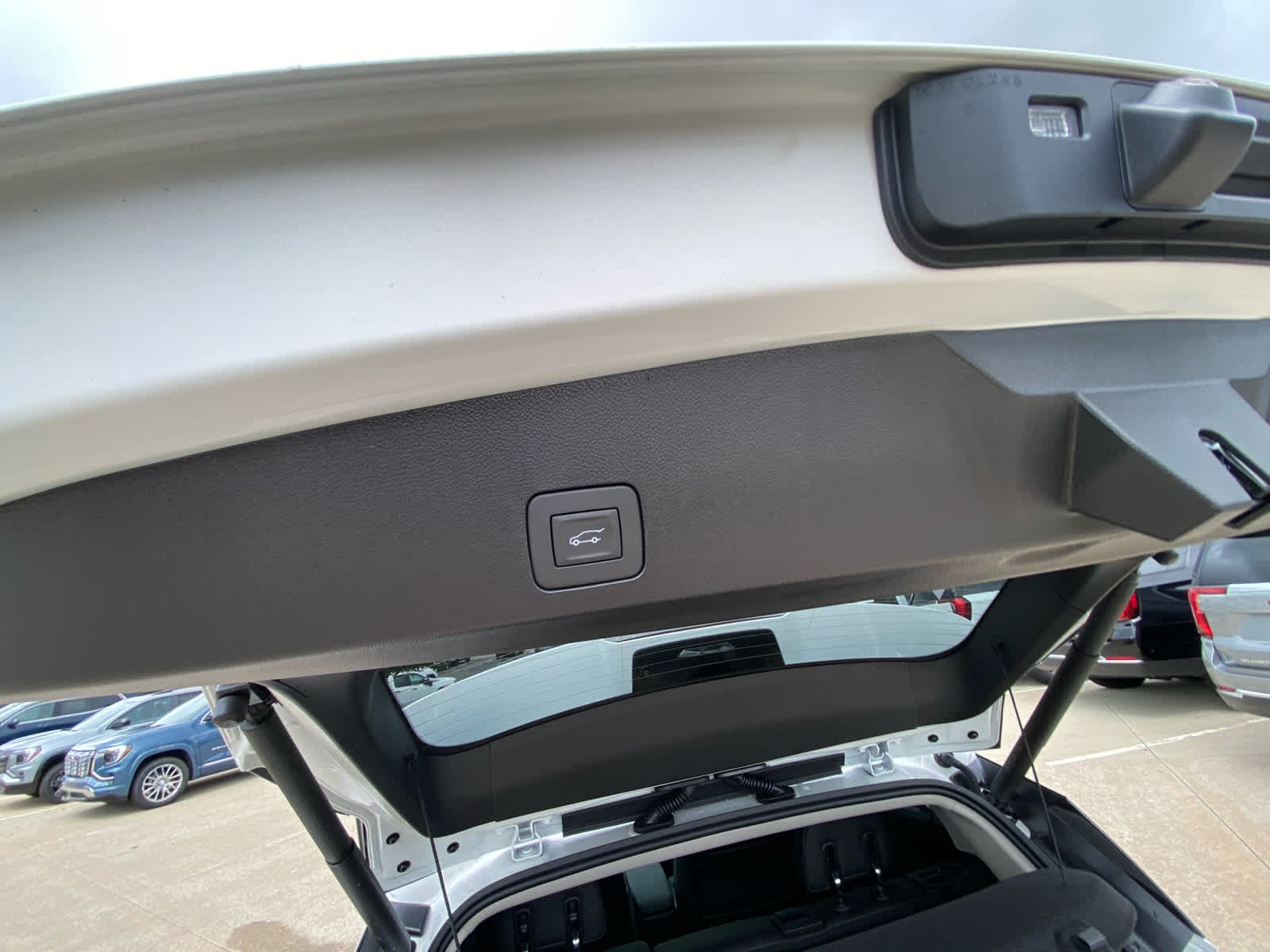 New 2026 White Frost Tricoat Buick Avenir image 25