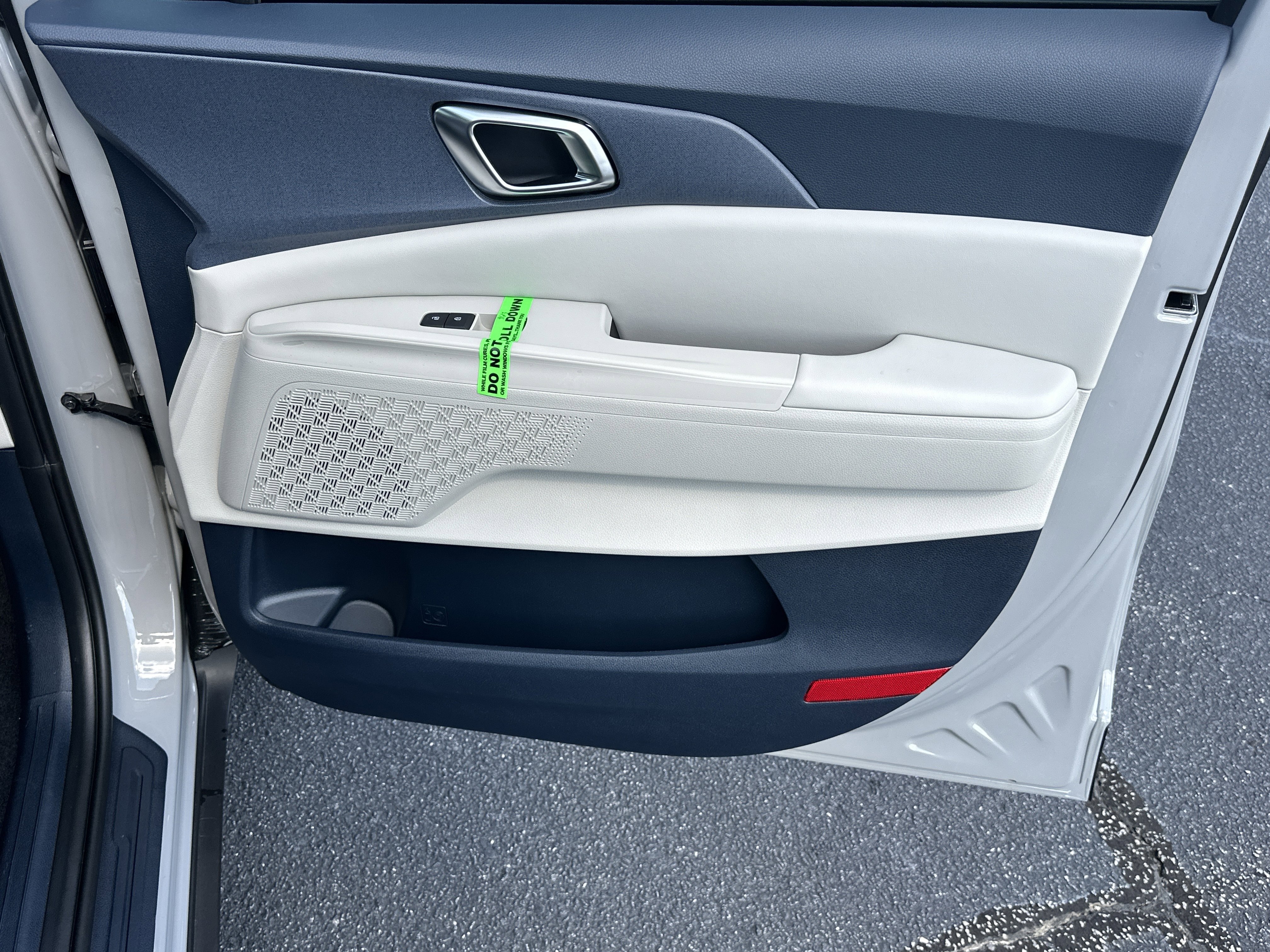 New 2026 Ceramic Silver Kia SX image 16