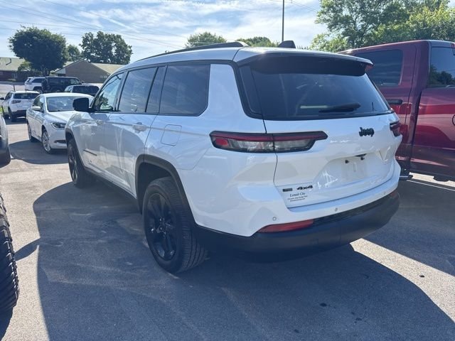 Used 2021 White Jeep Altitude image 4