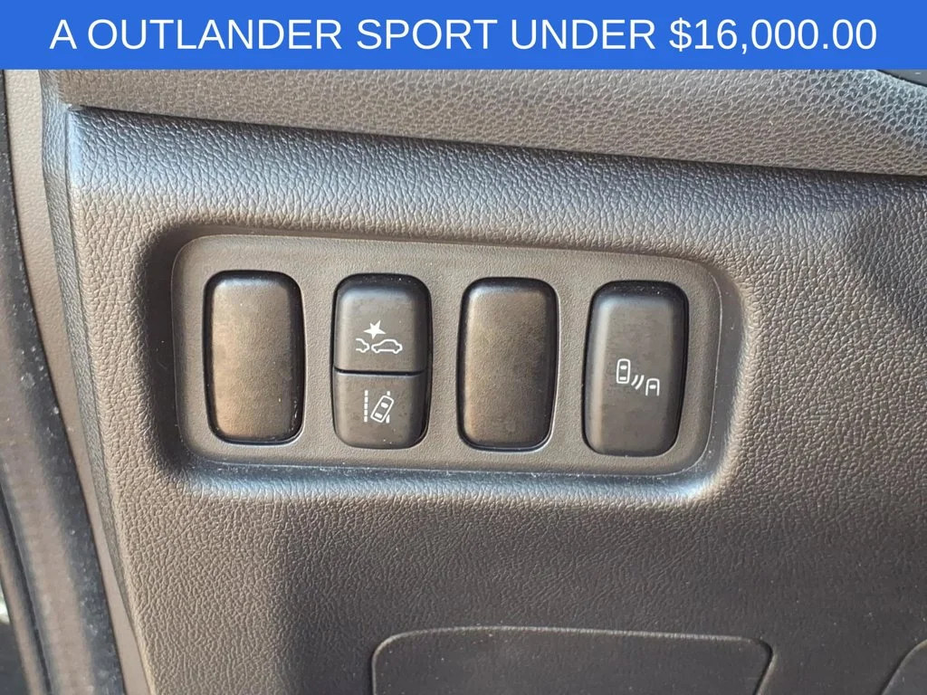 Used 2022 Black Mitsubishi 2.0 SE image 20