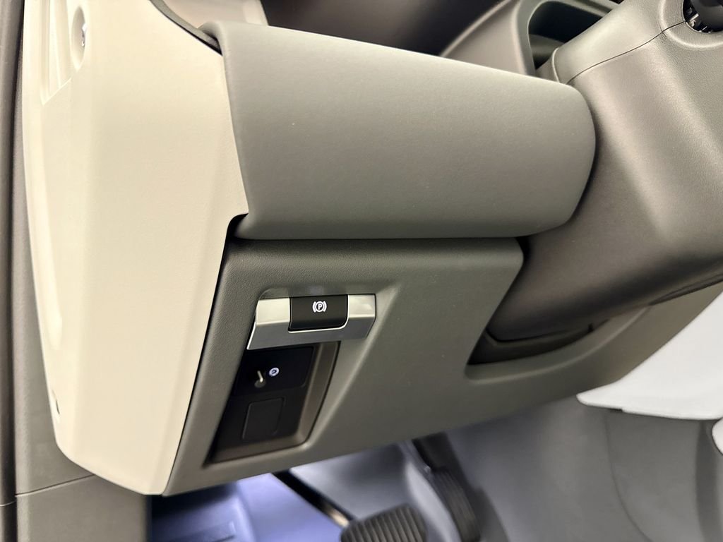 New 2026 Tasman Blue Land Rover X-Dynamic SE image 10