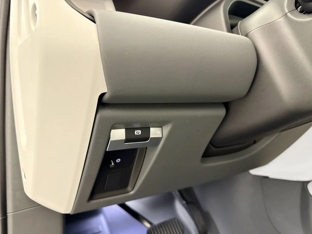New 2026 Tasman Blue Land Rover X-Dynamic SE image 10