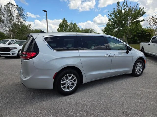 New 2026 Silver Mist Clear-Coat Exterior Paint Chrysler Select image 10