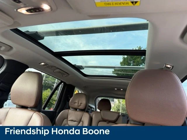 Used 2019 White Volvo T6 Momentum image 32