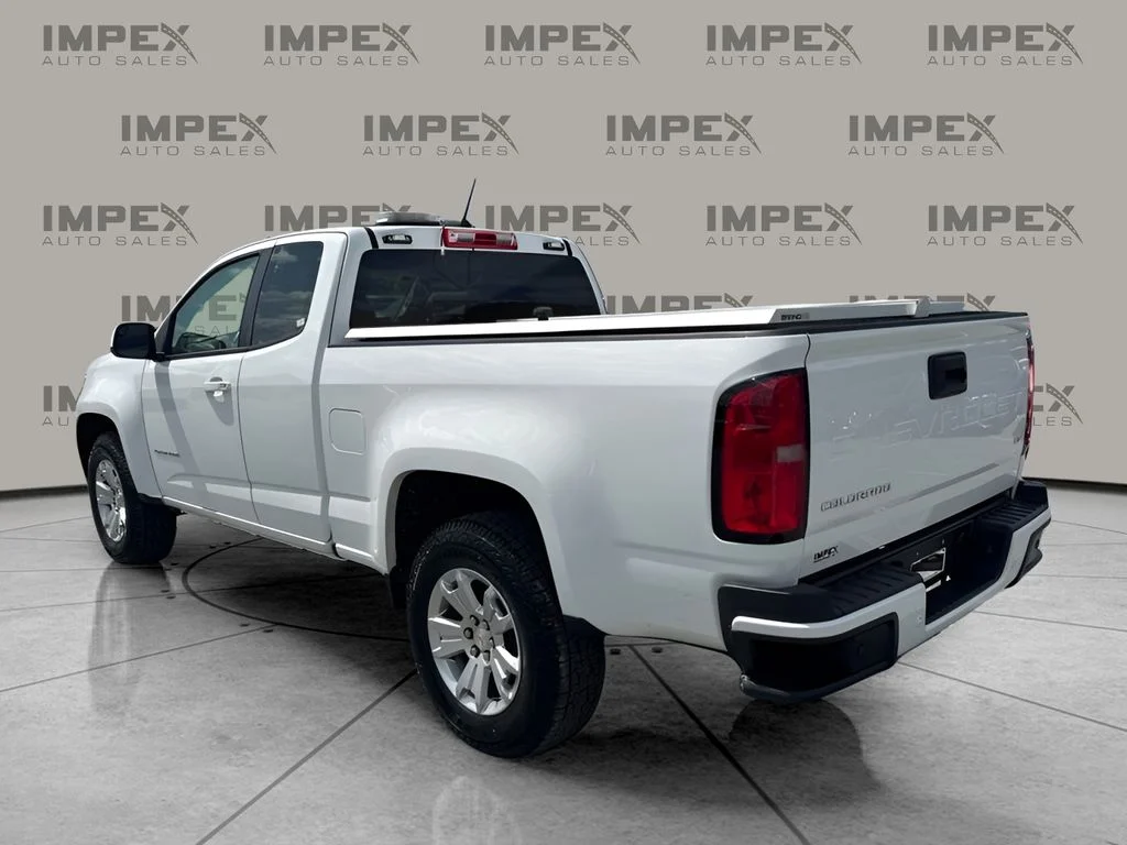Used 2022 White Chevrolet LT image 3