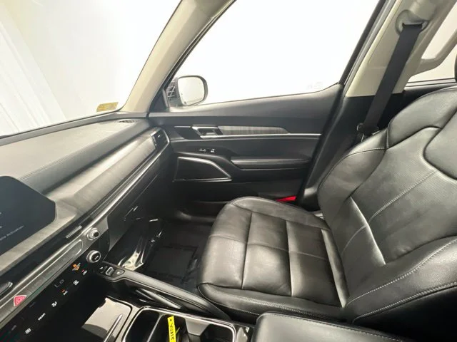 Used 2024 Black Kia EX image 20