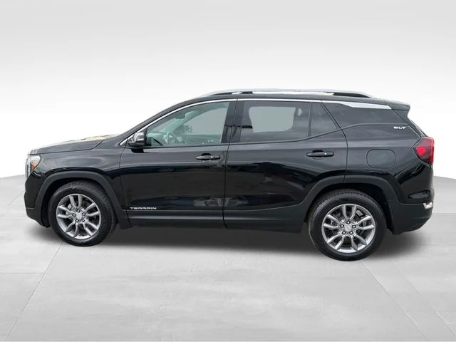 Used 2022 Black GMC SLT image 4
