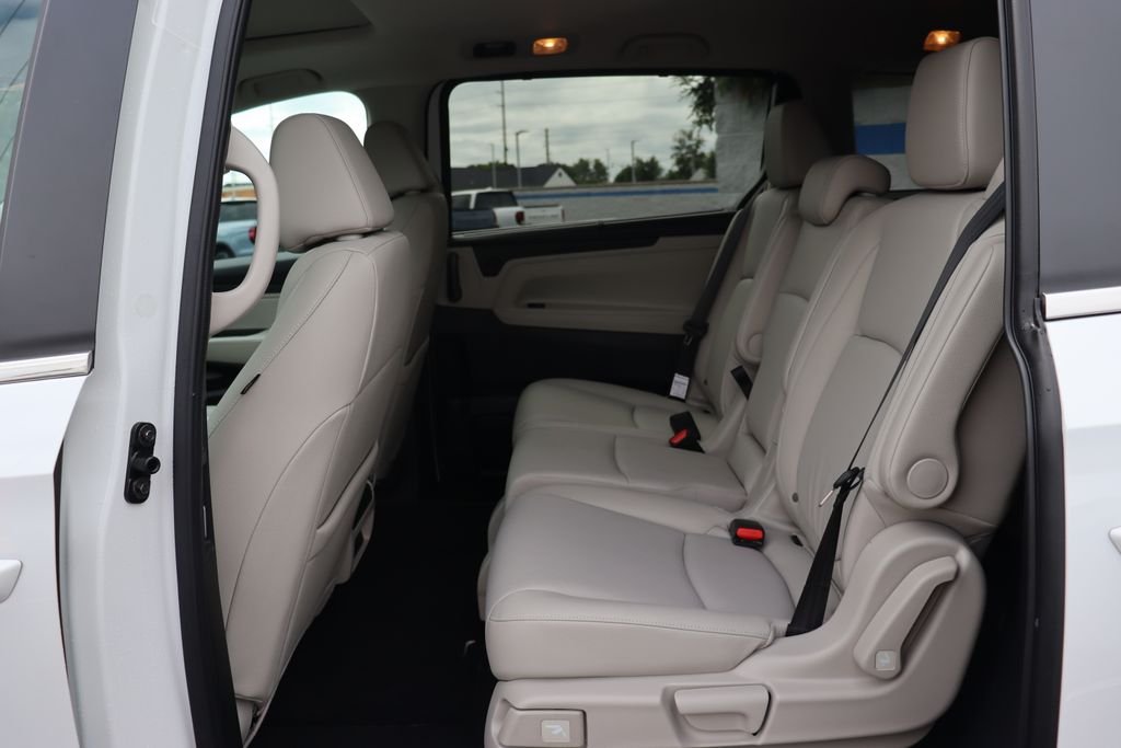 New 2026 Platinum White Pearl Honda EX-L image 11