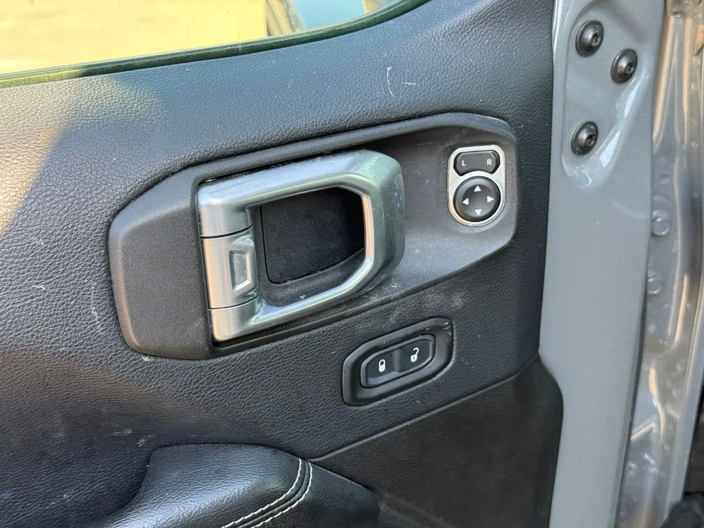 Used 2019 Gray Jeep Unlimited Sahara image 11