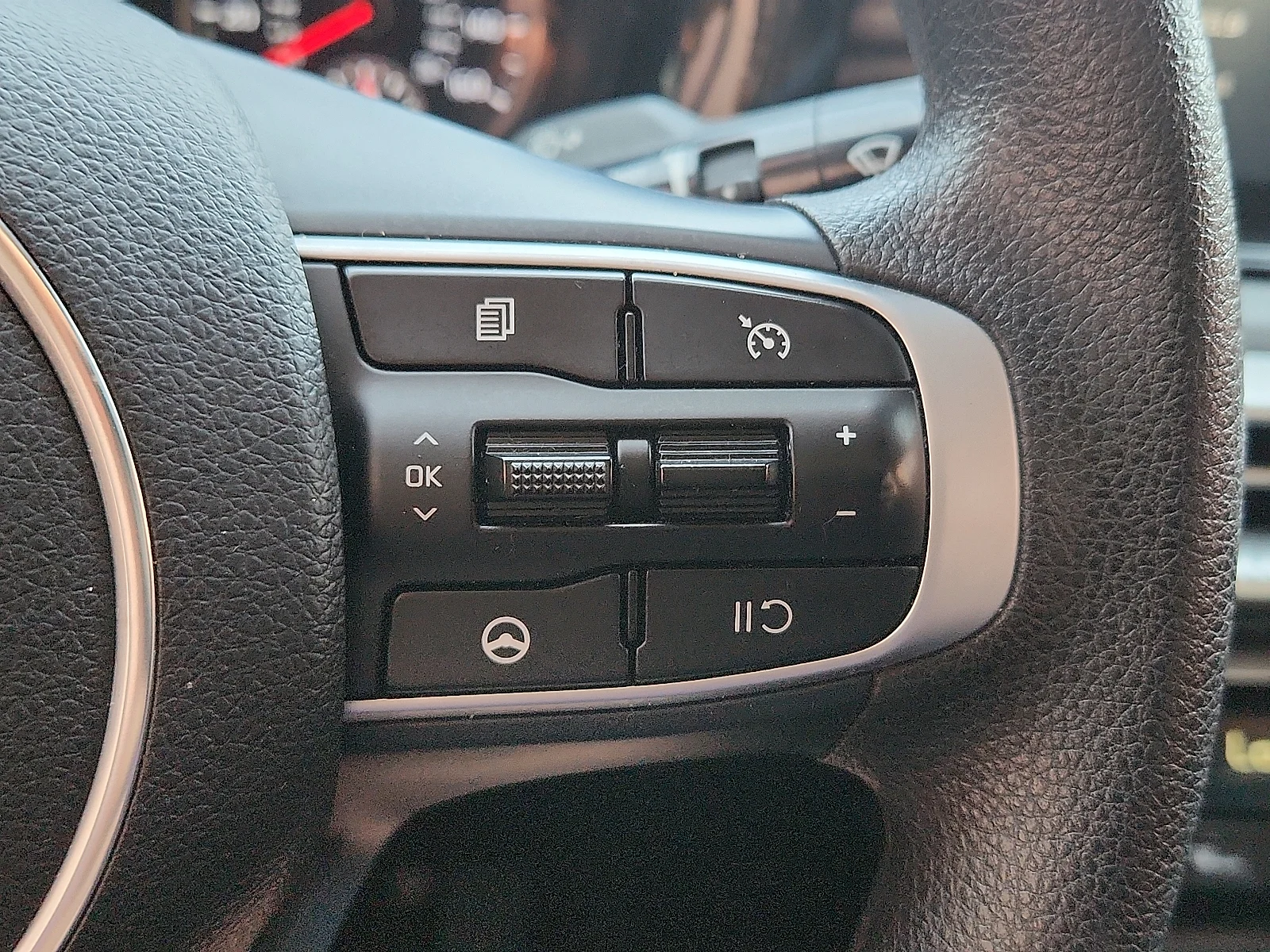 Used 2023 Silver Kia LXS image 16