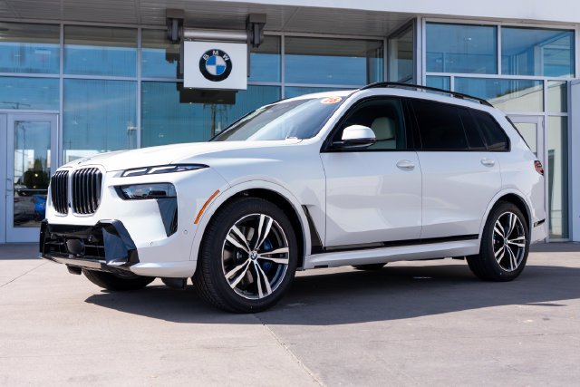 2026 BMW X7 40i