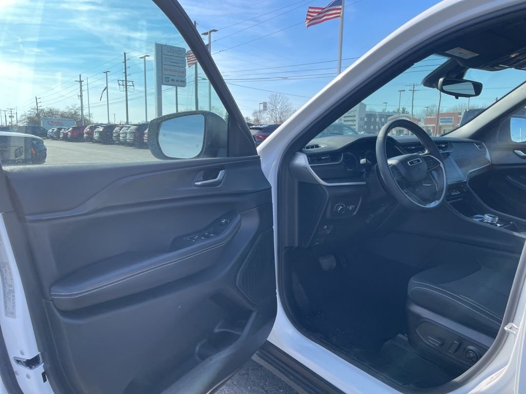Used 2024 White Jeep Laredo X image 13