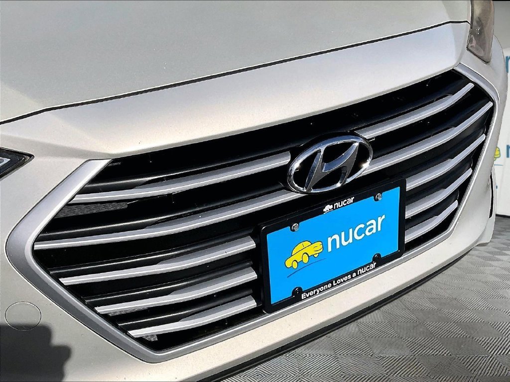 Used 2017 Beige Hyundai SE image 28