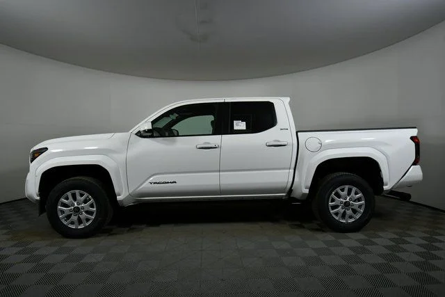2026 Toyota Tacoma SR5 - Photo 16