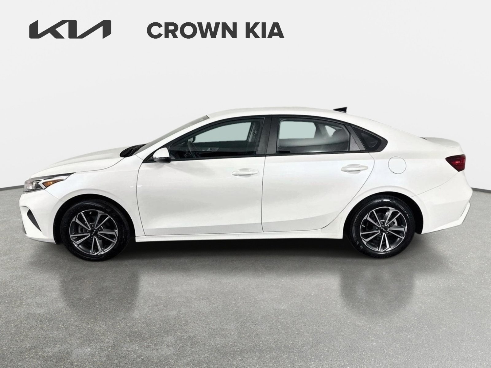 Used 2023 Snow White Pearl Kia LXS image 8