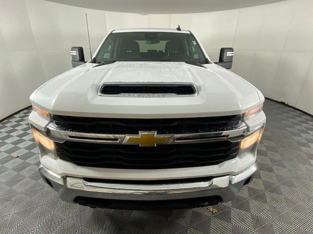 Used 2024 Summit White Chevrolet LT image 3