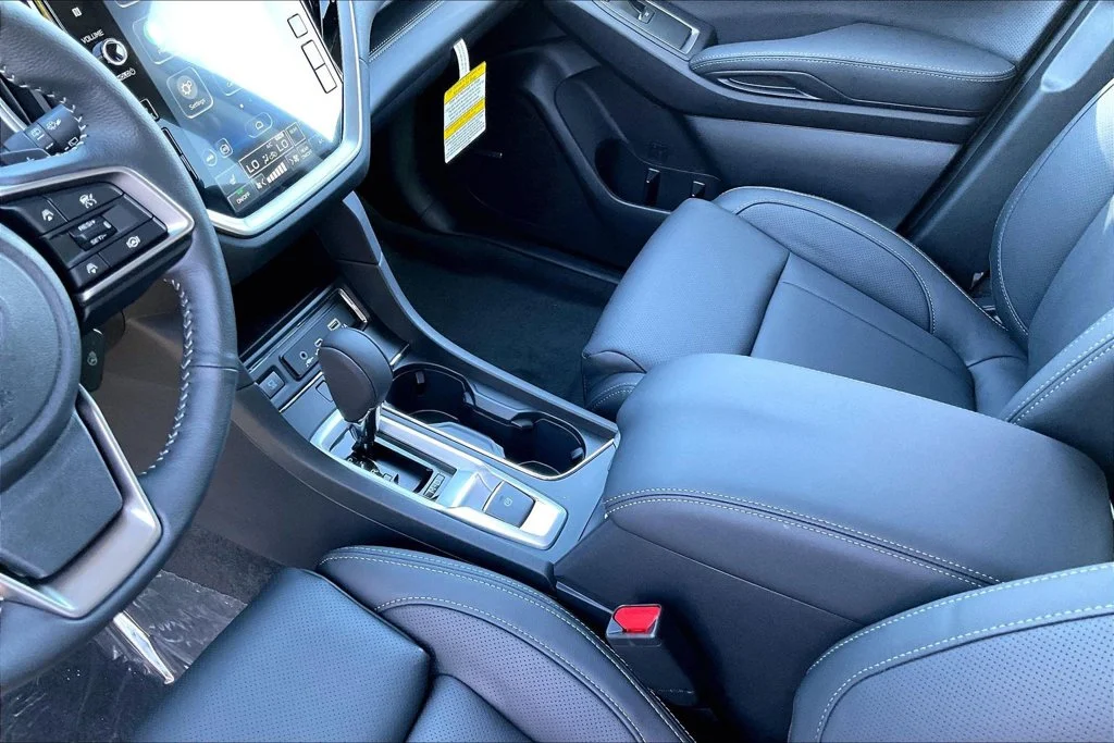 New 2027 DAYBREAK BLUE PEARL Subaru Limited 7-Passenger image 9