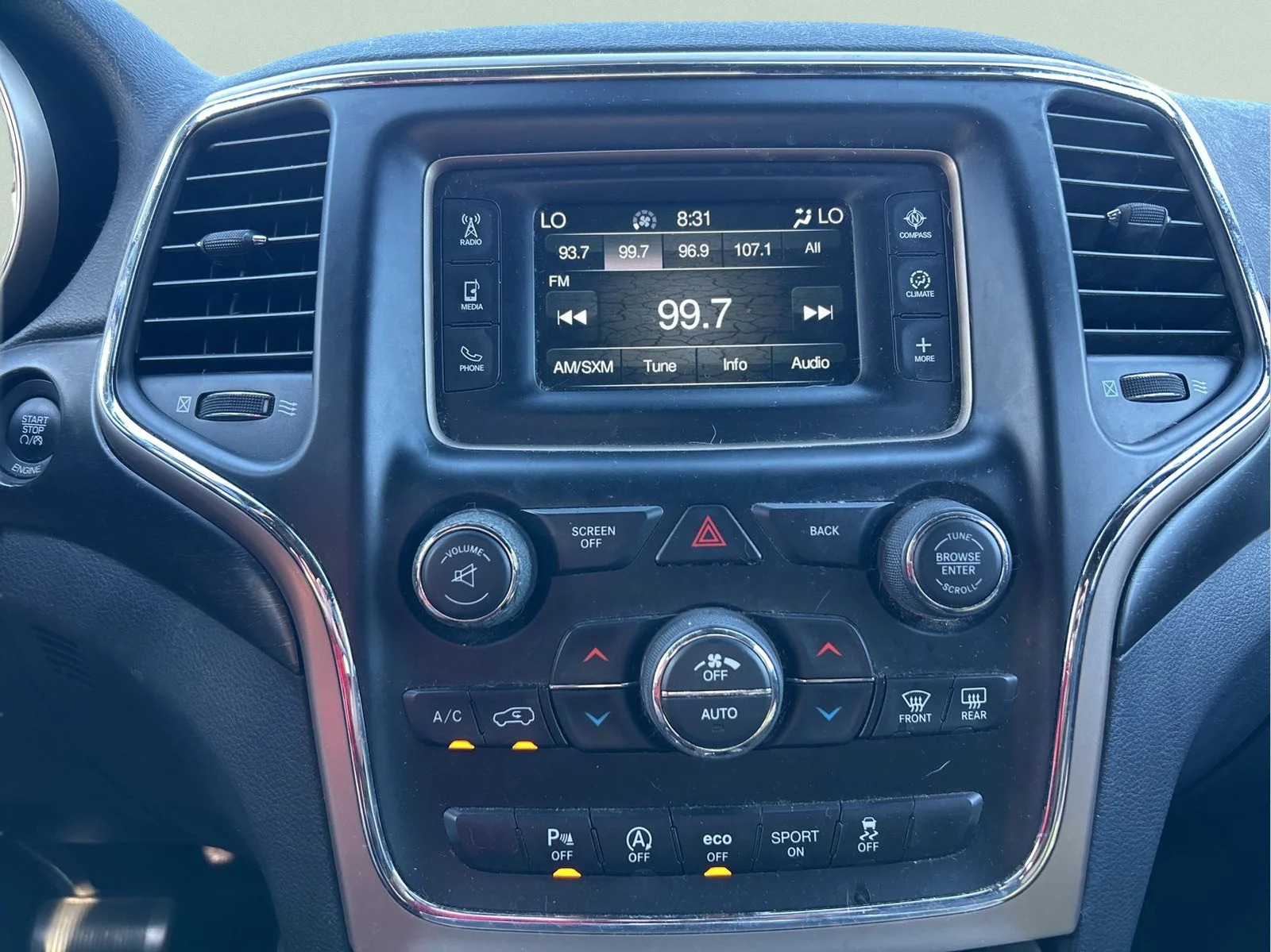 Used 2016 Brilliant Black Crystal Pearlcoat Jeep Laredo image 18