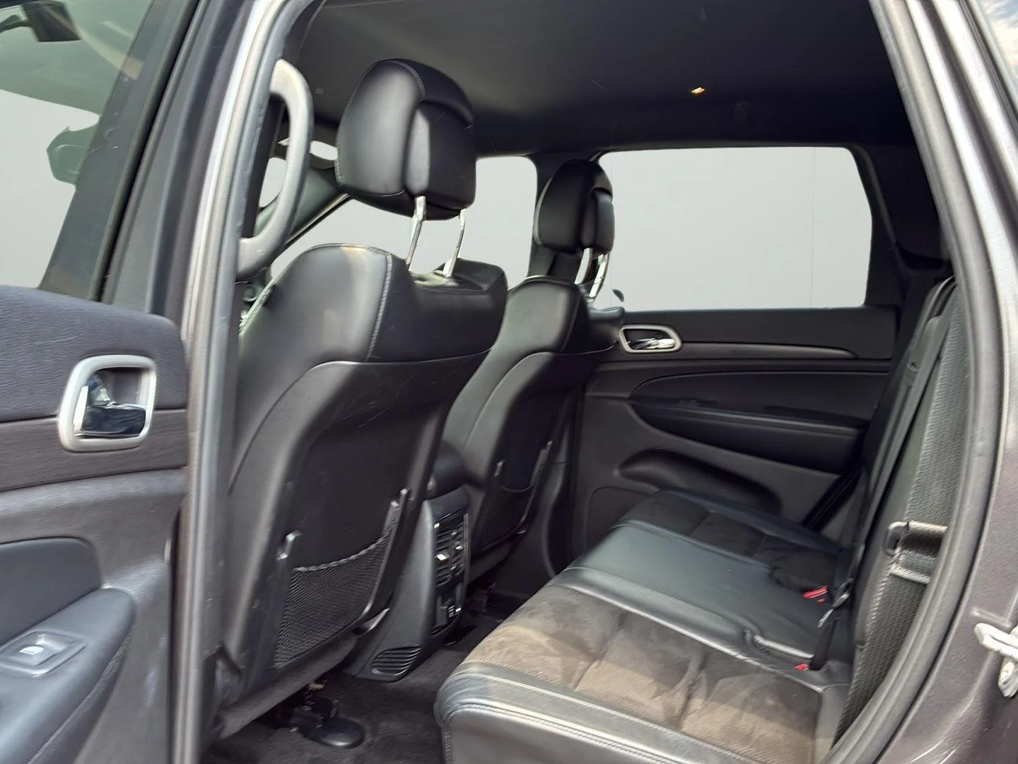 Used 2018 Granite Crystal Metallic Clearcoat Jeep Altitude image 18