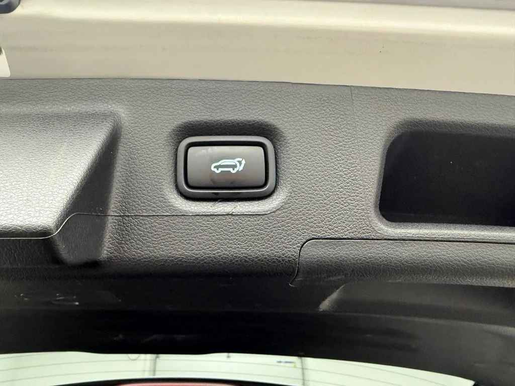Used 2023 Silver Hyundai SEL image 11