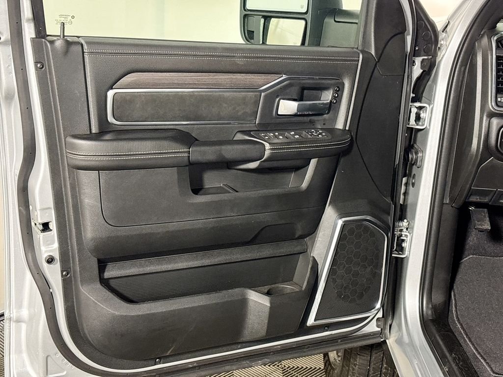 New 2026 Silver-Zynith Exterior Paint RAM Laramie image 10