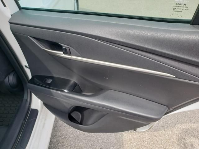 Used 2025 White Toyota LE image 17