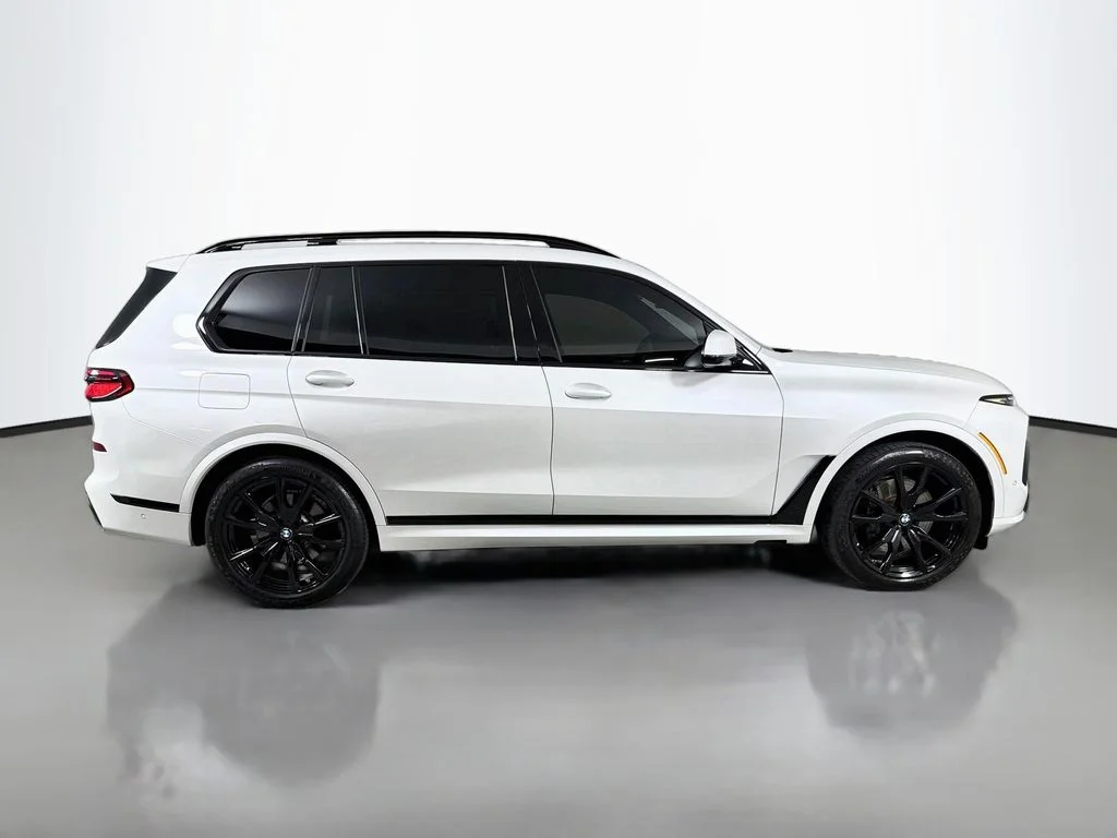 Used 2025 White BMW xDrive40i image 4
