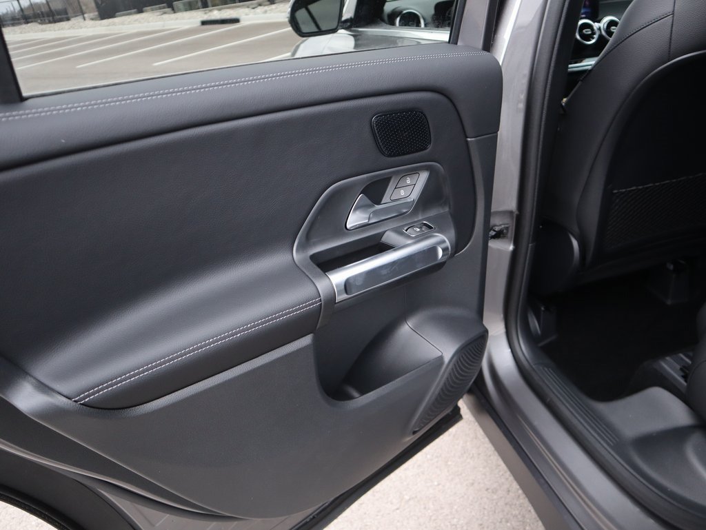 Used 2026 Mountain Grey Metallic Mercedes-Benz GLB 250 image 20