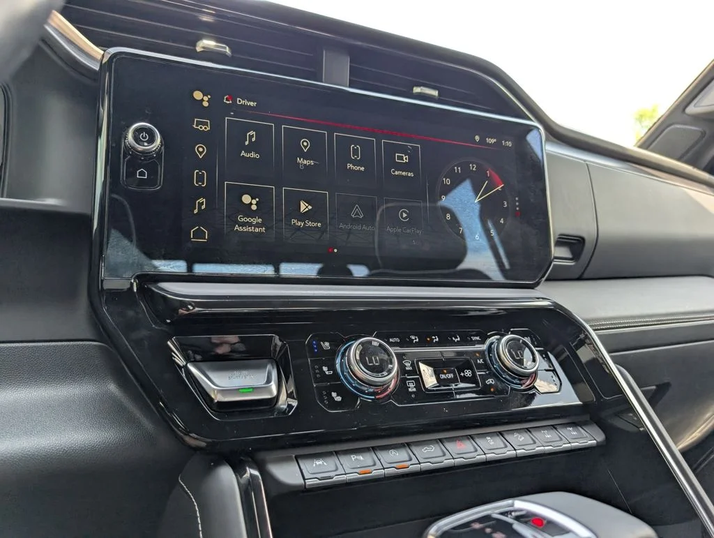 Used 2023 White GMC AT4X image 17