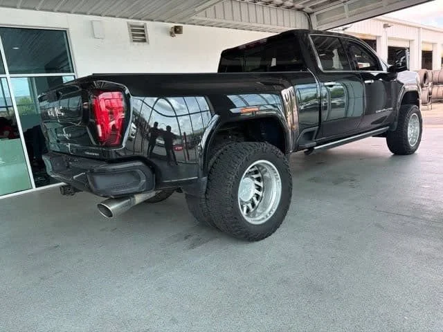 Used 2023 Onyx Black GMC Denali DRW image 11