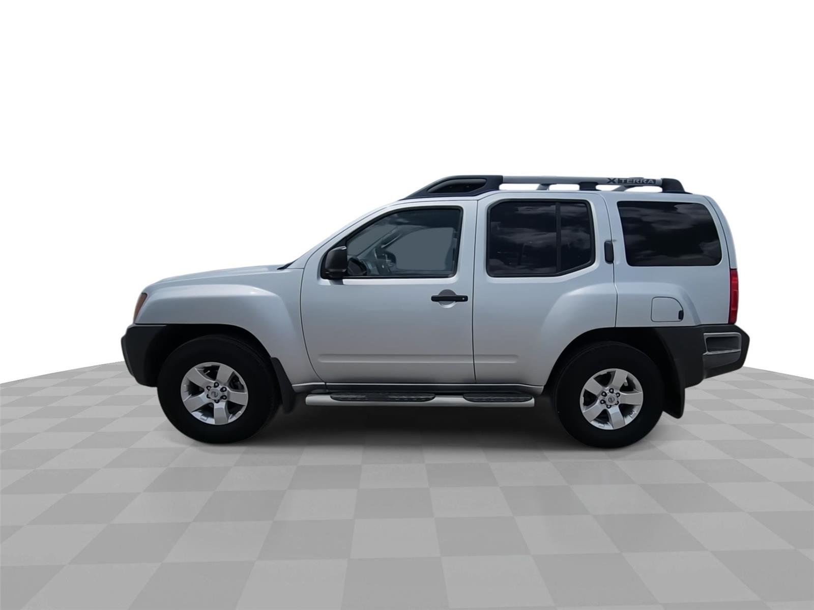 Used 2010 Silver Nissan S image 5