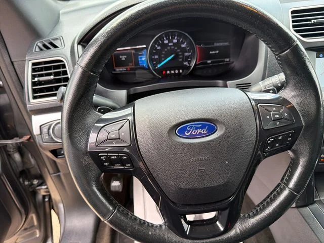 Used 2017 Gray Ford XLT image 17