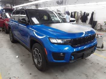 Used 2023 Hydro Blue Pearlcoat Jeep Trailhawk image 2