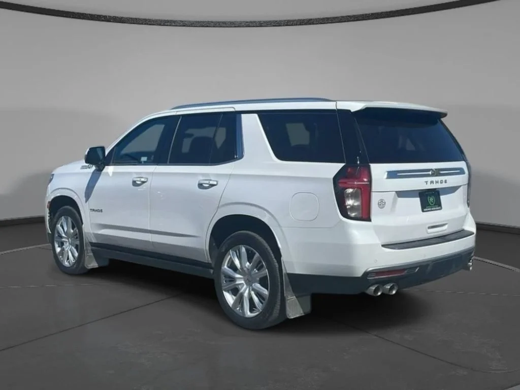 Used 2021 Iridescent Pearl Tricoat Chevrolet High Country image 9