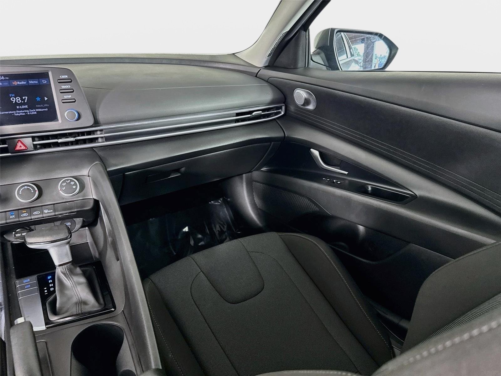 Used 2025 Amazon Gray Hyundai SE image 22