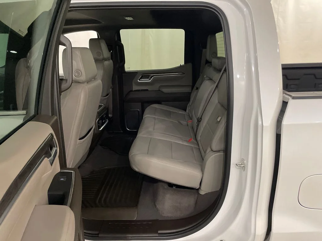 Used 2024 Iridescent Pearl Tricoat Chevrolet LTZ image 27