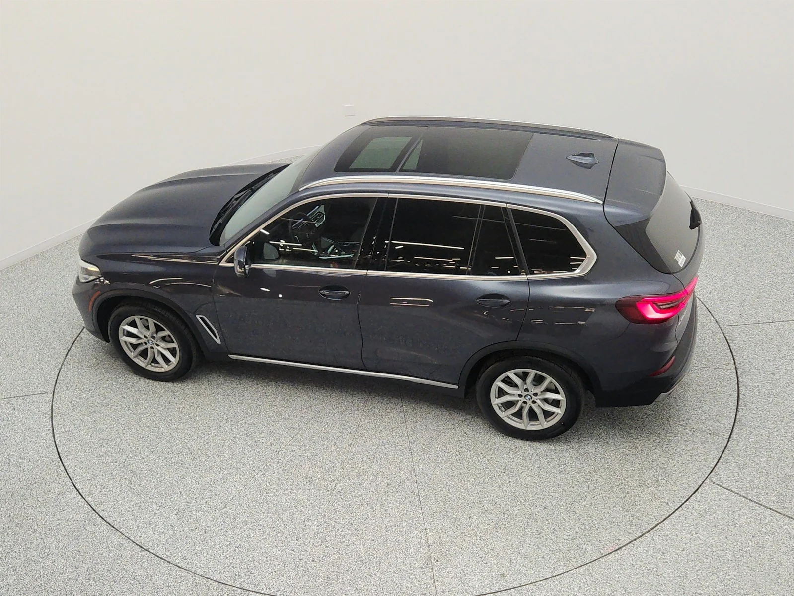 Used 2020 Arctic Gray Metallic BMW sDrive40i Sports Activity Vehicle image 29