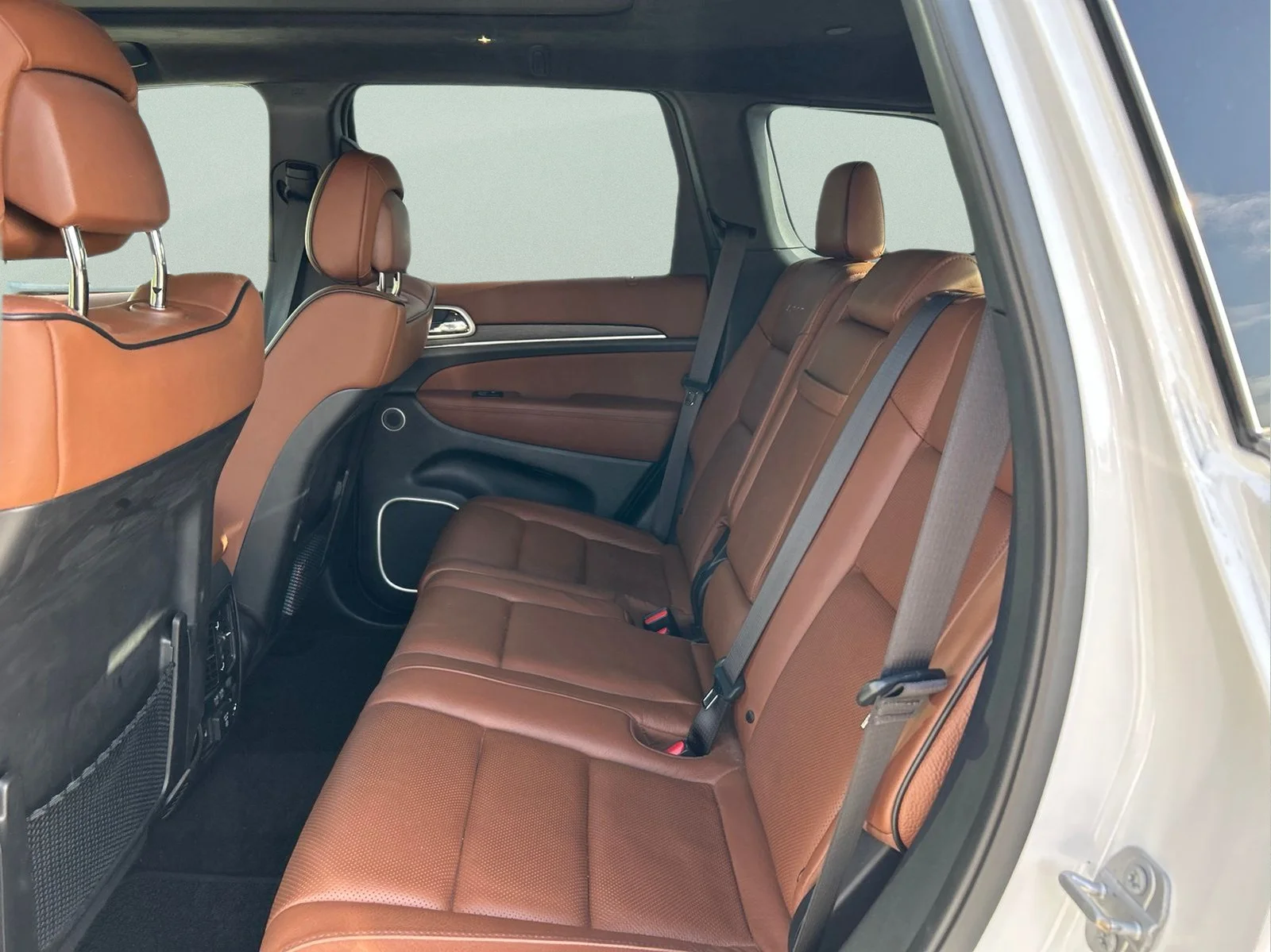 Used 2021 Ivory Jeep Summit image 10