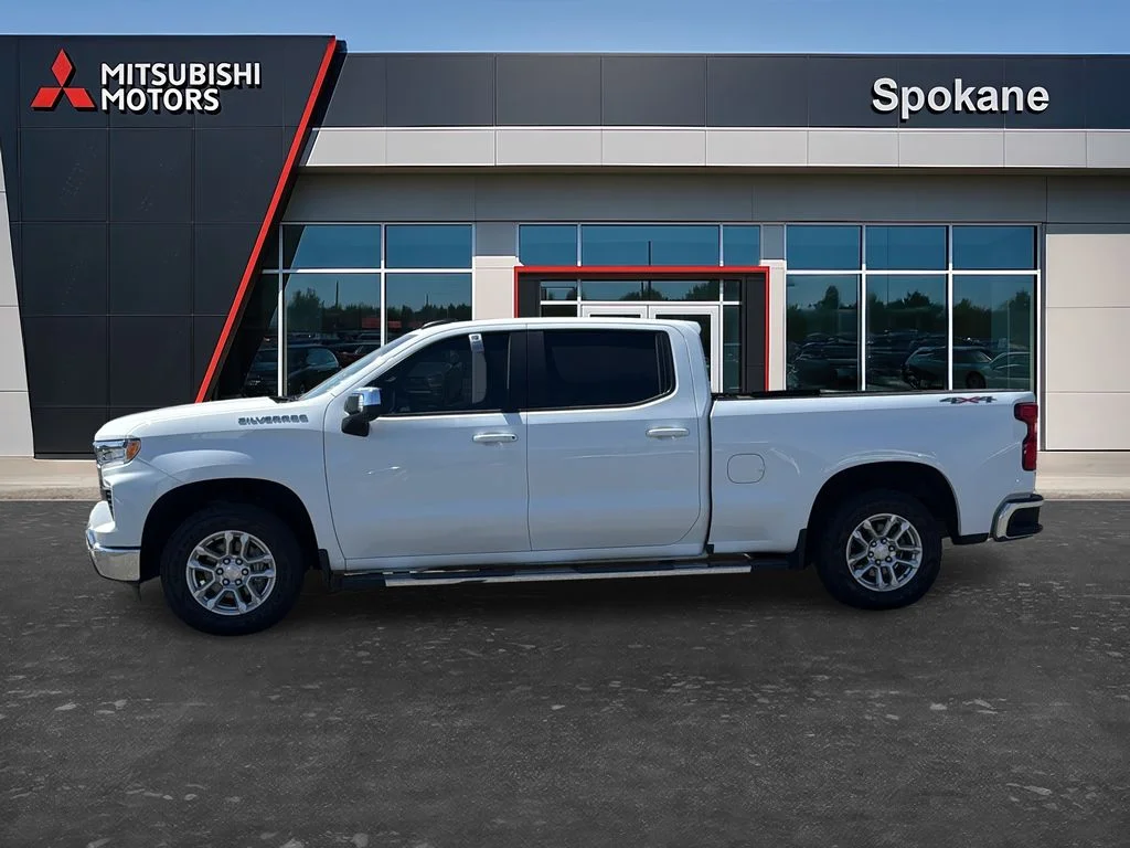 Used 2024 Summit White Chevrolet LT image 4