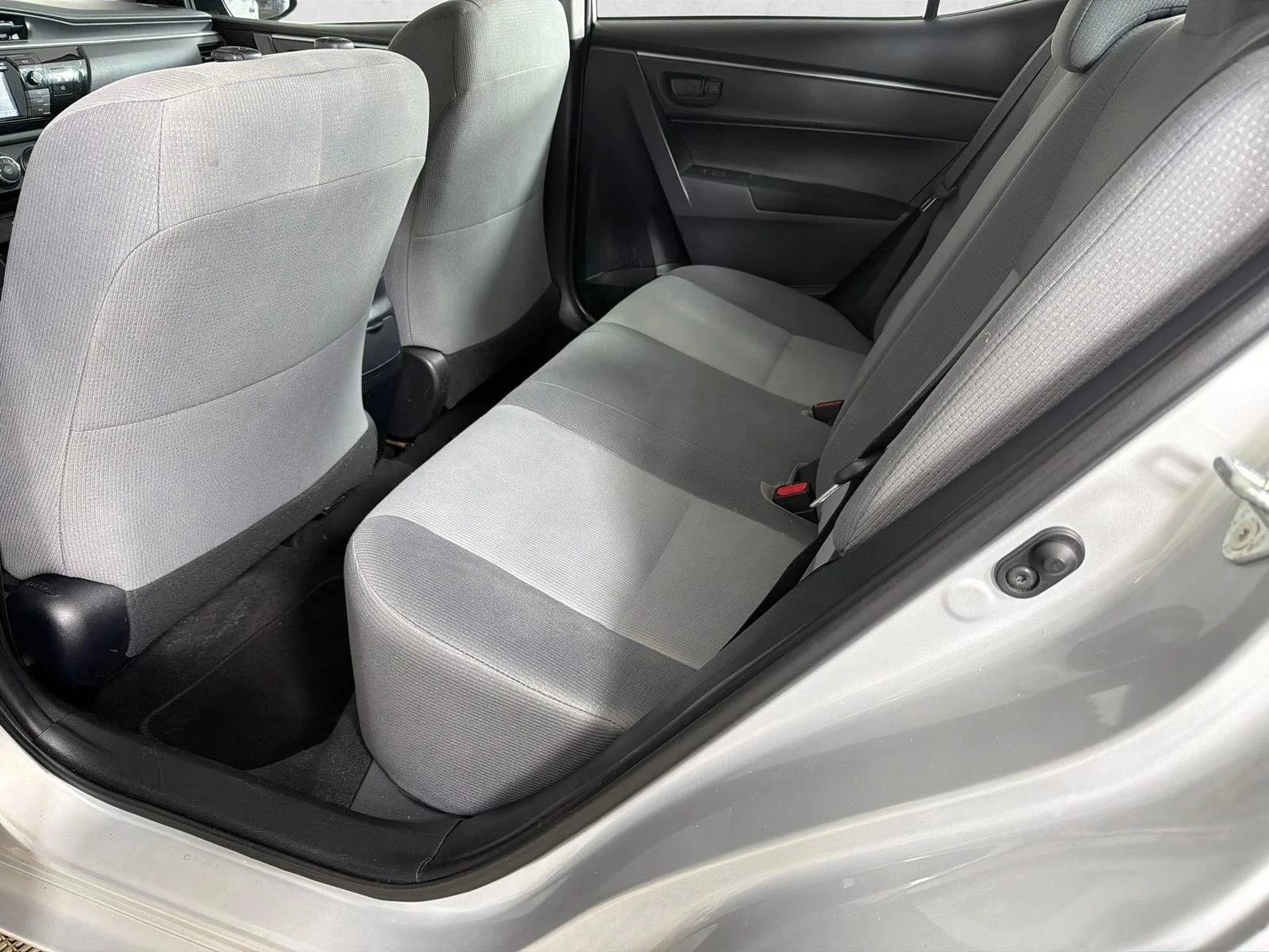 Used 2016 White Toyota L image 20