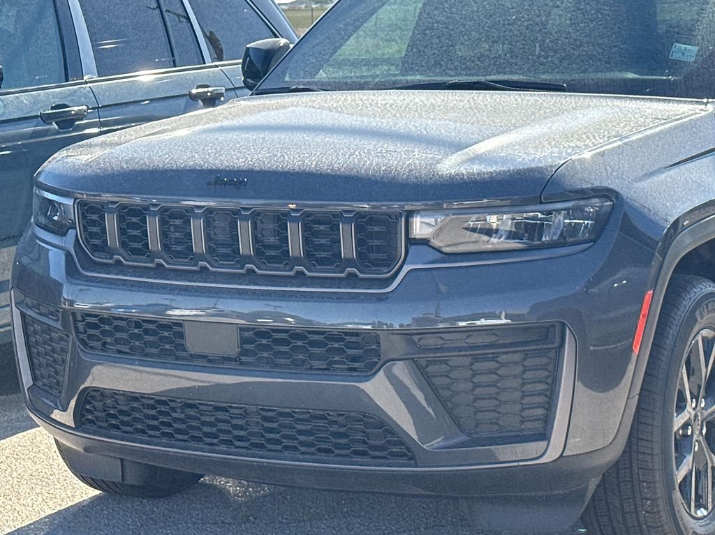 New 2026 Baltic Gray Metallic Clearcoat Jeep Altitude image 2